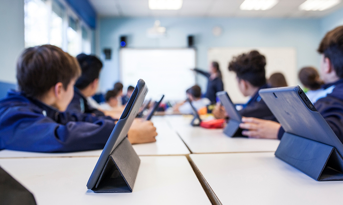 digitales-lernen-schueler-tablet-unterricht
